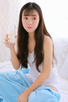 小尤奈裸露双奶头屁股无遮挡